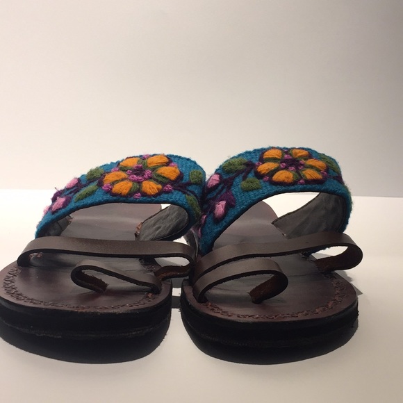 Shoes - Leather hand embroidered sandals